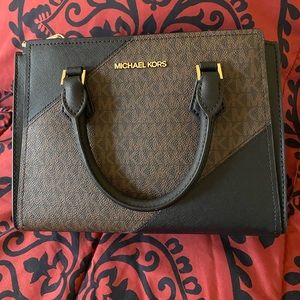 Michael kors crossbody purse